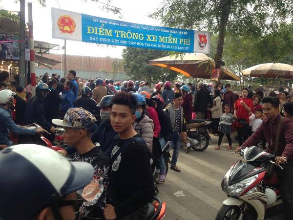 Trông xe miễn phí cho du khách đến Phủ Tây Hồ ảnh 5